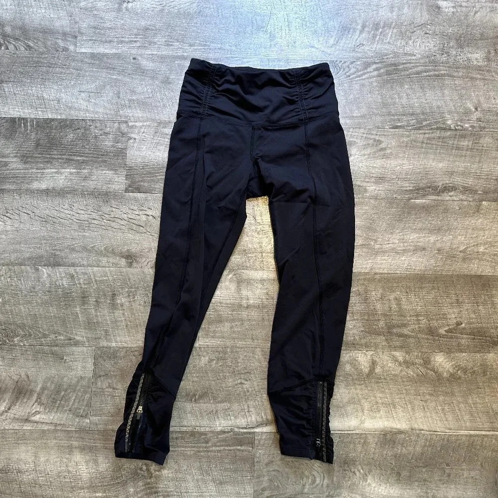 Lululemon Speed Crop with Ruching Zipper Pocket in Black Size 4